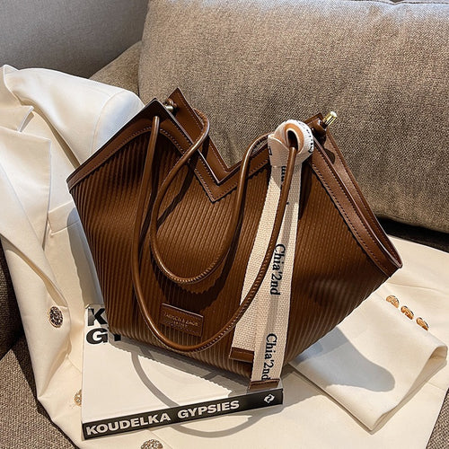 Casual versatile bag Korean style commuter fashion shoulder bag student tote bag-AURA REGALIA 