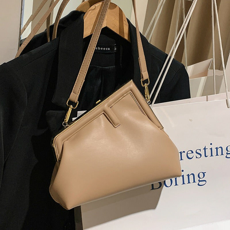Simple small fragrant cloud bag texture new fashion fashion solid color clip bag shoulder bag crossbody bag-AURA REGALIA 