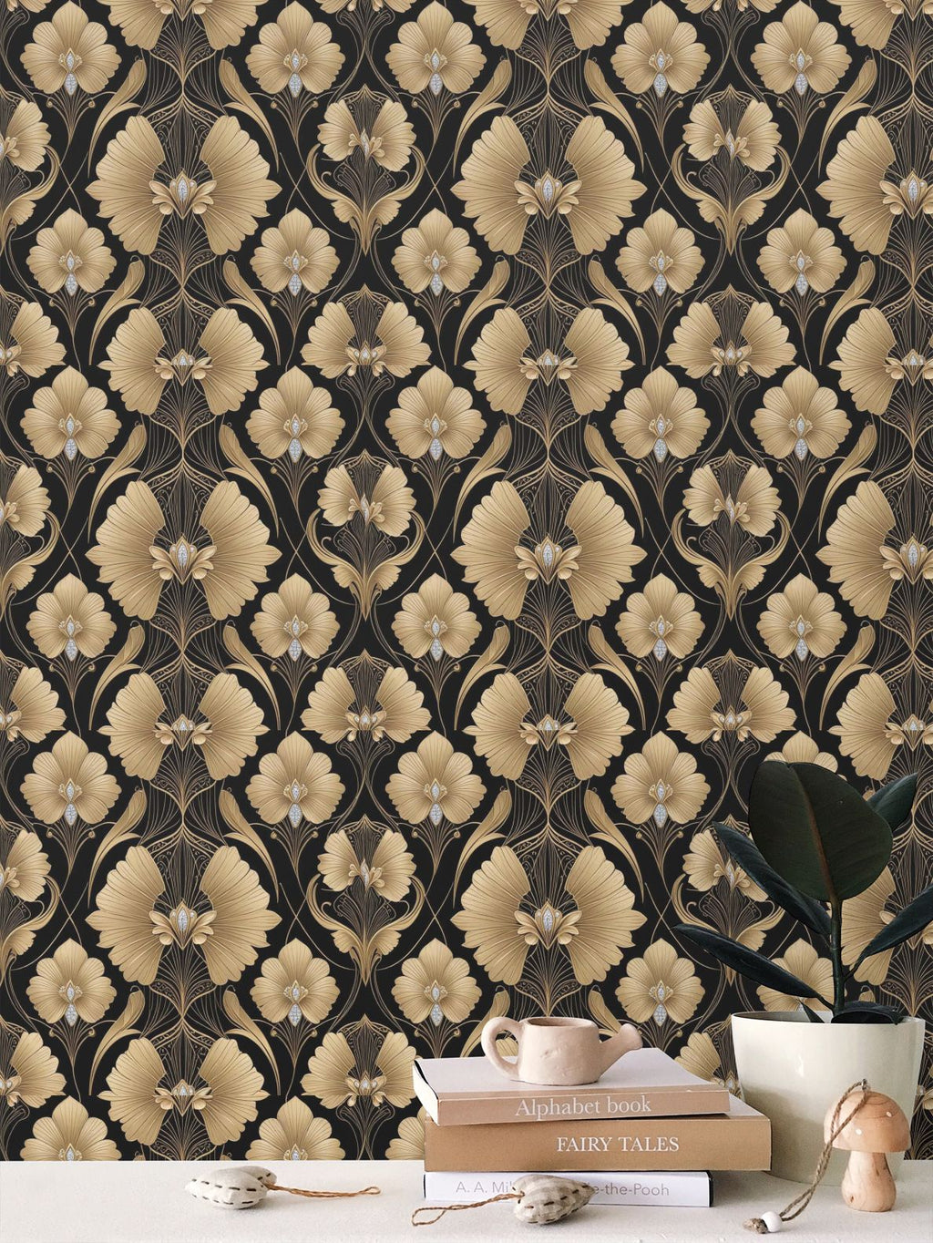 Black and gold fan Repeat Pattern Wallpaper
