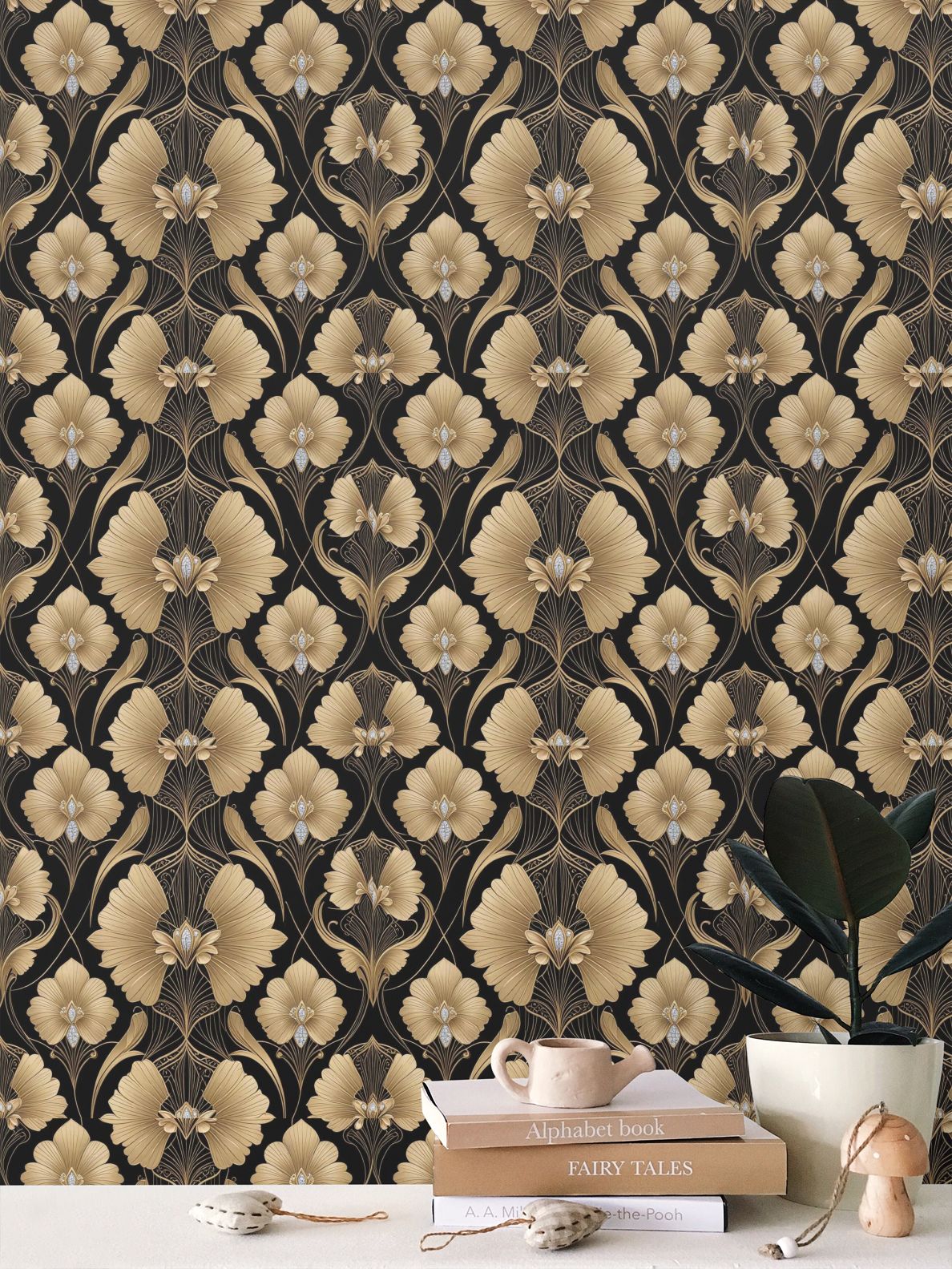 Black and gold fan Repeat Pattern Wallpaper