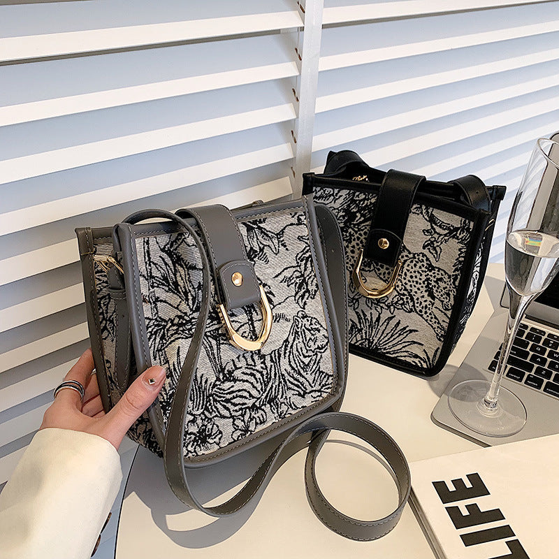 New Fashion Trend Style Shoulder Bag Graffiti Underarm Bucket Bag Retro Bag Women's Messenger Bag-AURA REGALIA 
