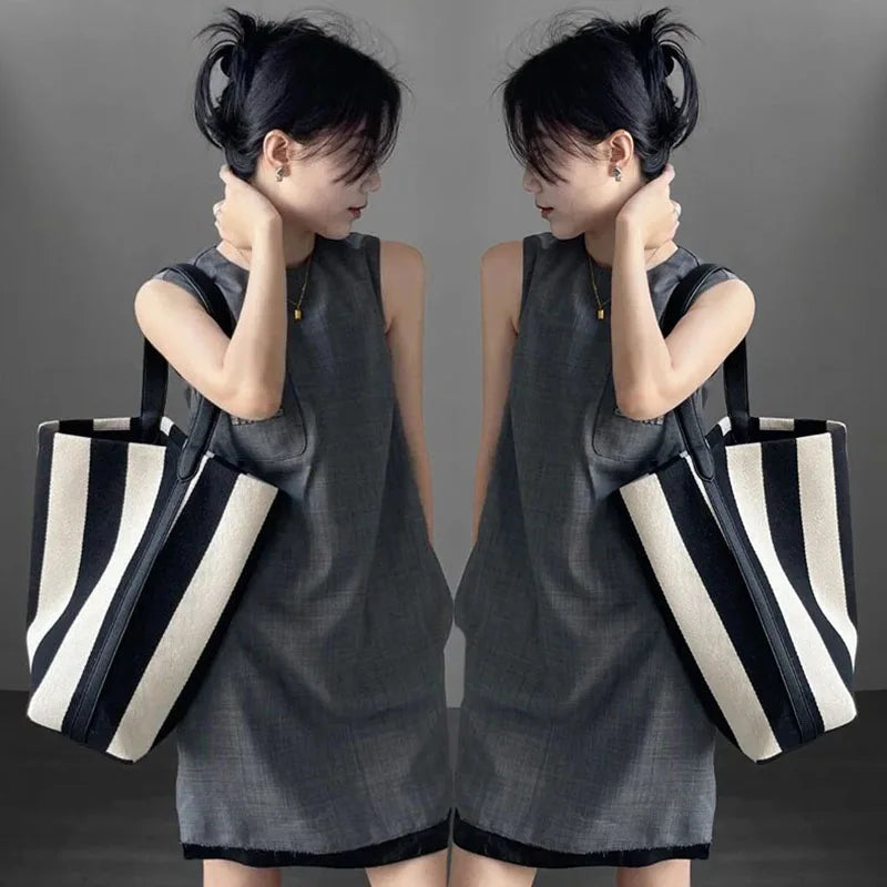 Black and white contrasting wide shoulder strap women's bag large capacity tote bag bucket bag-AURA REGALIA 