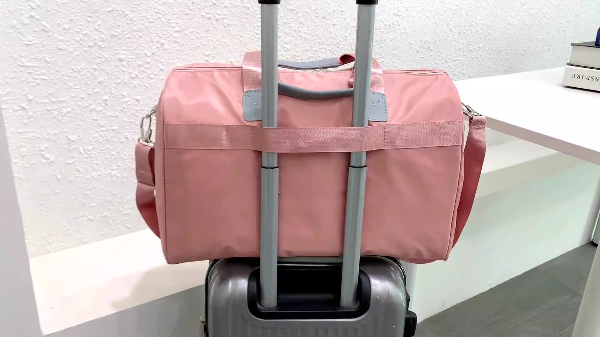 Fashion travel bag, women's bag, handbag, women's shoulder bag, crossbody bag, short distance travel, sports, and fitness bag trend