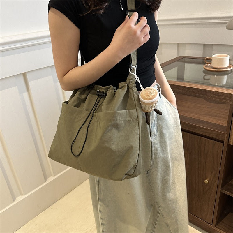 New large capacity waterproof nylon cloth drawstring pleated shoulder bag travel leisure crossbody bucket bag