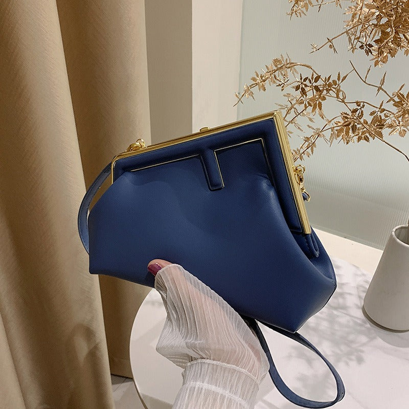 Simple small fragrant cloud bag texture new fashion fashion solid color clip bag shoulder bag crossbody bag-AURA REGALIA 