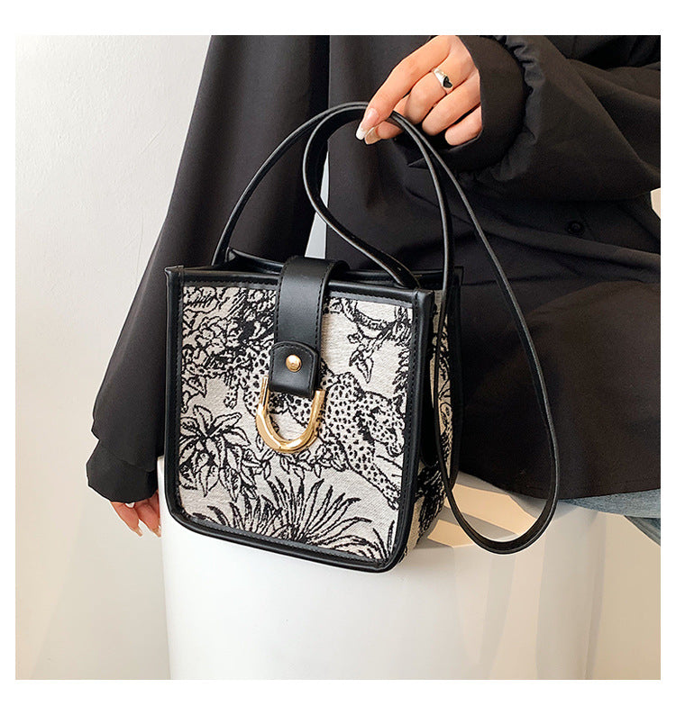 New Fashion Trend Style Shoulder Bag Graffiti Underarm Bucket Bag Retro Bag Women's Messenger Bag-AURA REGALIA 