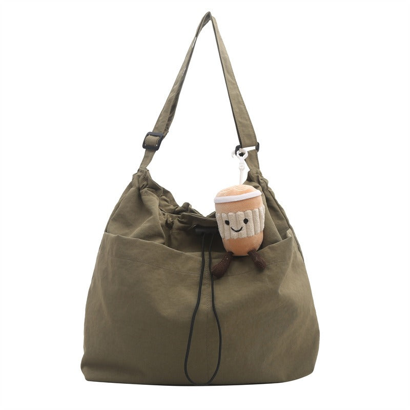 New large capacity waterproof nylon cloth drawstring pleated shoulder bag travel leisure crossbody bucket bag