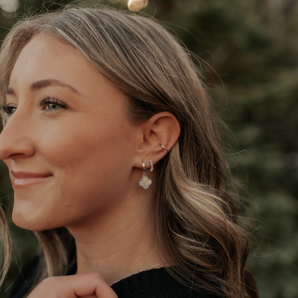 Elizabeth Clover Earrings-AURA REGALIA 