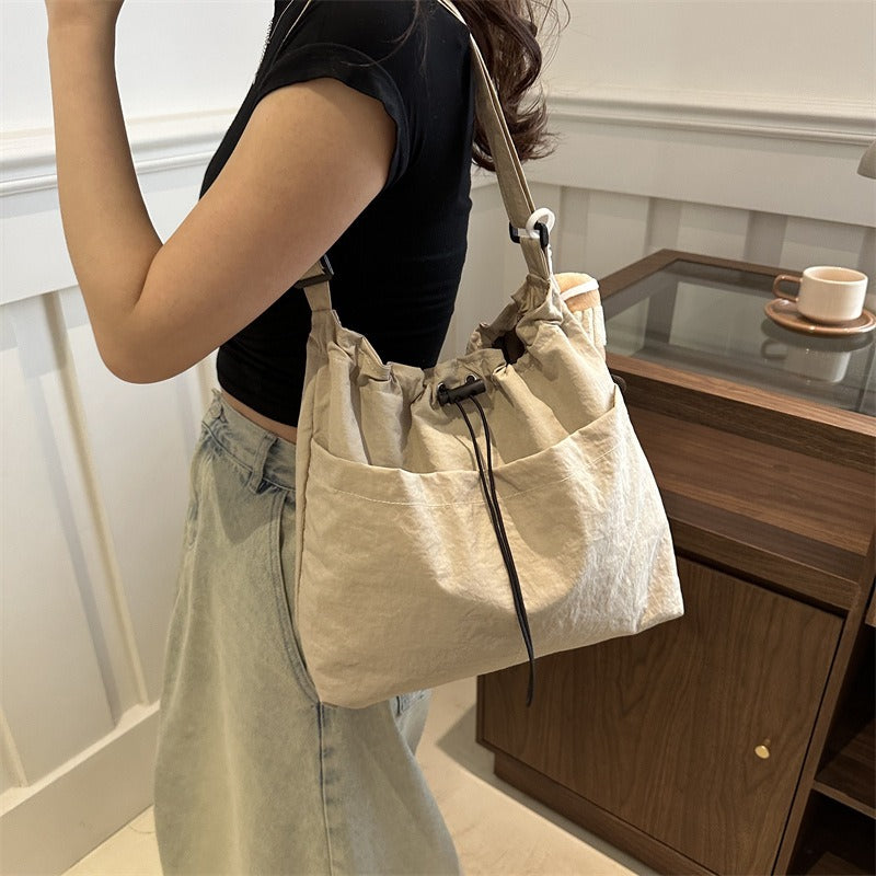 New large capacity waterproof nylon cloth drawstring pleated shoulder bag travel leisure crossbody bucket bag