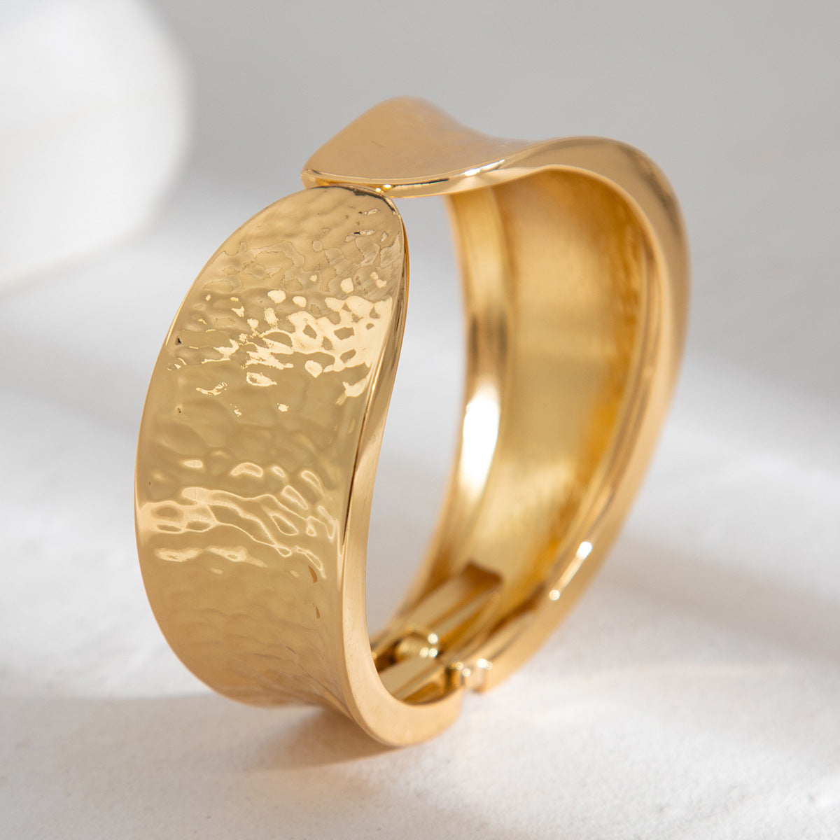 Advanced round smooth bracelet with fashionable irregular metallic feel Bracelet