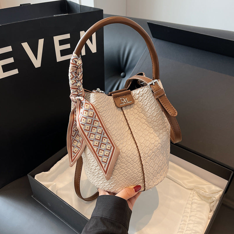 Handbag shoulder bag woven bucket bag-AURA REGALIA 