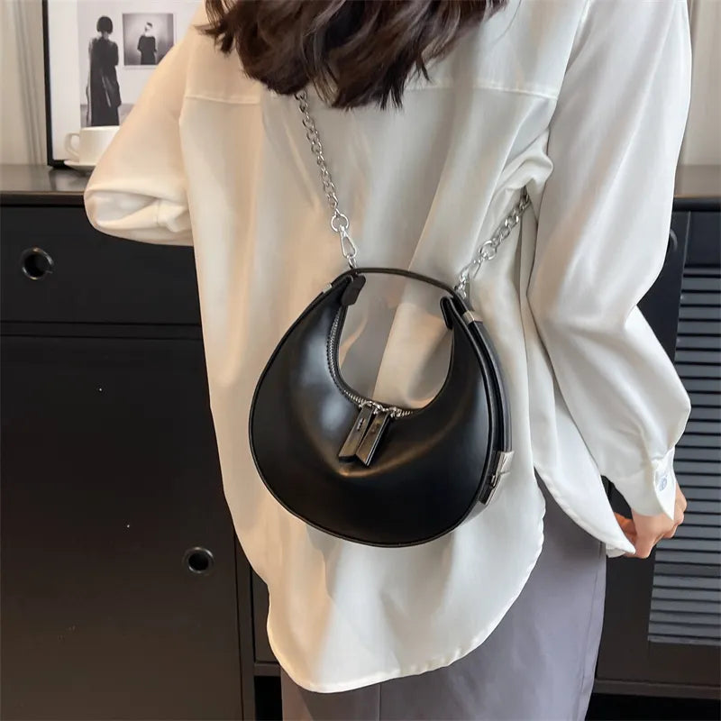 Bolsos pequeños de hombro cruzados de cuero plateado para mujer: bandoleras de tendencia para axila, con cadena, para hombro y laterales