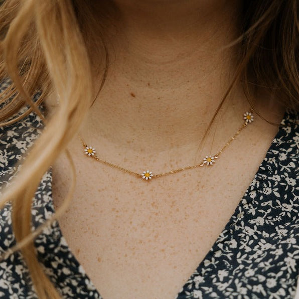 Carolina Daisy Necklace-AURA REGALIA 