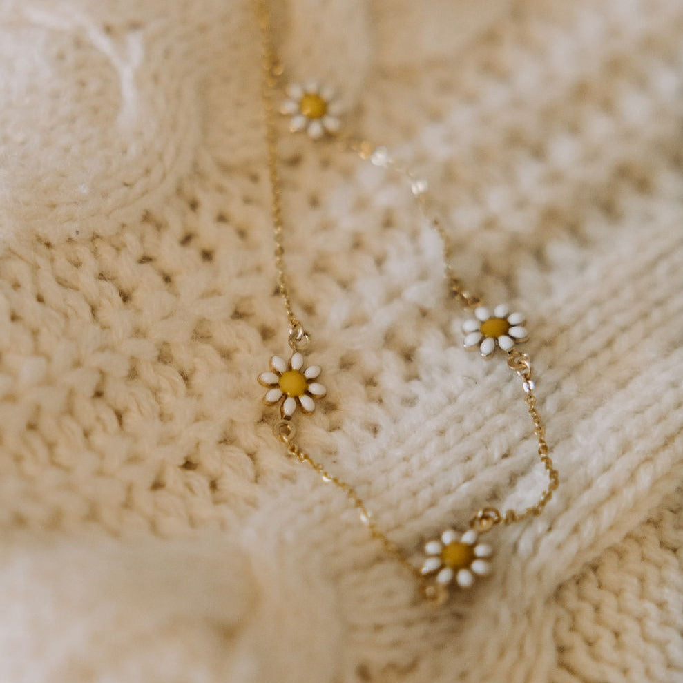 Carolina Daisy Necklace-AURA REGALIA 